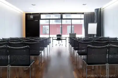 Holiday Inn ZÜRICH - MESSE by IHG - 4