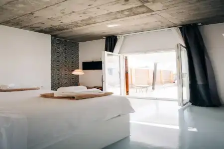 Mesanto Luxury Suites - 5