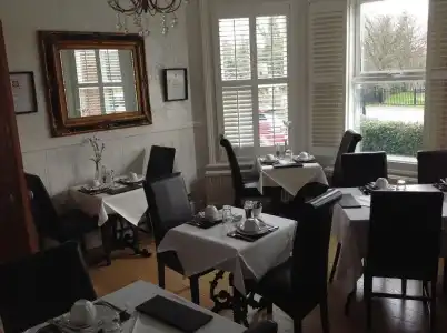 Lakeside Guest House - 16