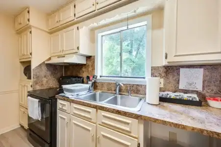 Quiet Columbus Home w/ Private Deck & Grill! - 27