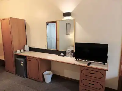 St Georges Motor Inn - 74