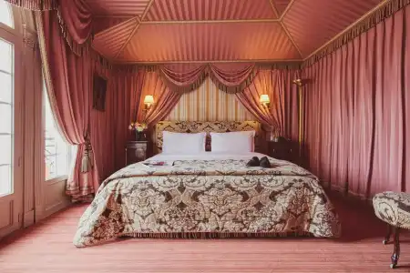 L'Hotel - 2