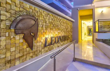 Leonidas & Apartments - 0