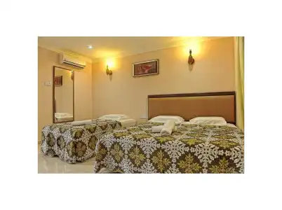 Penarak Bamboo Beach Motel - 4