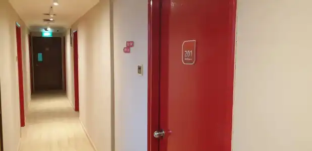 RedDoorz @ Beach Road - 11