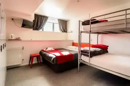 Urbanz - Hostel - 6