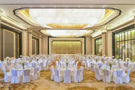Wanda Reign Wuhan - 14