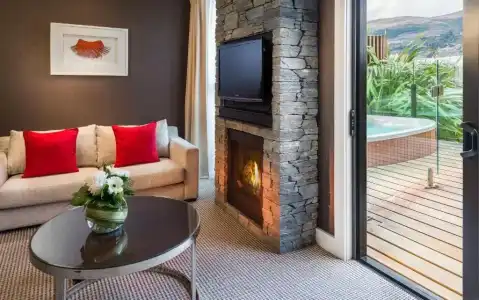 DoubleTree by Hilton Queenstown - 53