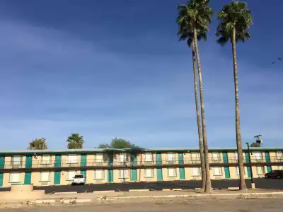 Amazon Motel - 11
