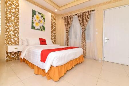RedDoorz Plus near Discovery Shopping Mall Bali - 13