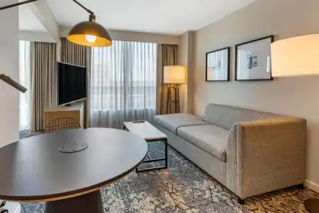 Sheraton Suites Old Town Alexandria - 3