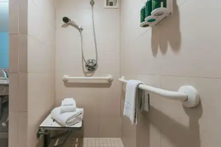 Courtyard by Marriott Los Angeles LAX/Century Boulevard - 10