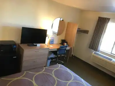 Super 8 by Wyndham Bend - 29