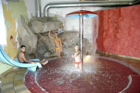 Belvedere & Paradise Club Center - 34