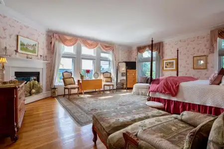 Wilburton Inn - 189