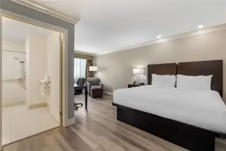 Best Western Plus LA Mid Town - 45