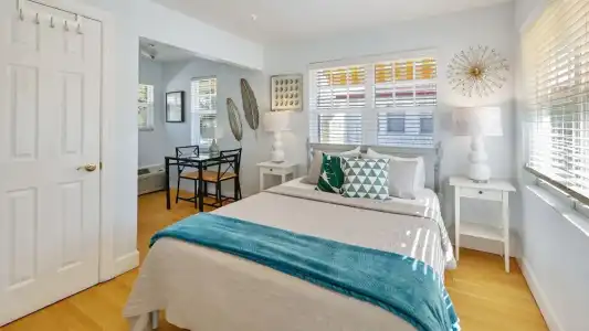 Coconut Inn - 185