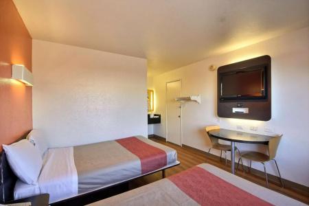 Motel 6 Laredo, TX - South - 5