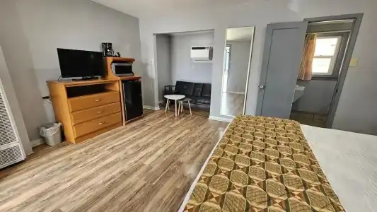 Travelers Inn - 1