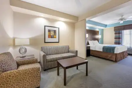 Best Western Plus Midland Suites - 47