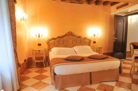 Palazzo Lion Morosini - Check in Presso Locanda Ai Santi Apostoli - 50