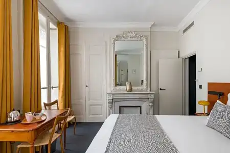 Globe et Cecil Hôtel - 83