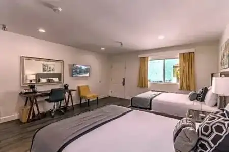 Hospitality Suite Resort - 41