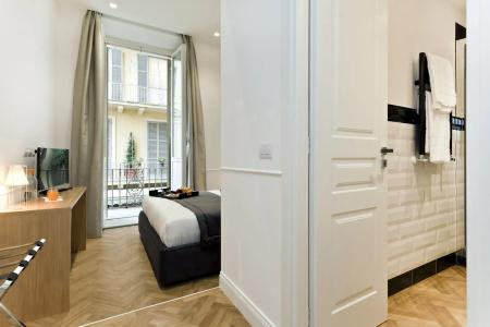 Vanity Navona - 5
