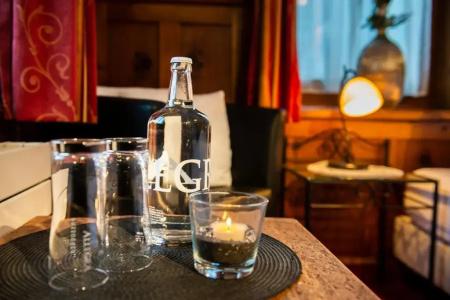LARET private Boutique - Adults only - 30