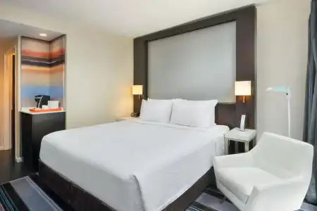 Courtyard by Marriott New York Manhattan / Central Park - 8