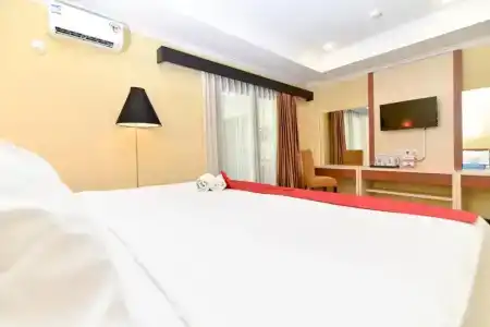 RedDoorz Plus near Mall Bali Galeria 2 (ex. Sylvia Bali Suite Residence) - 14