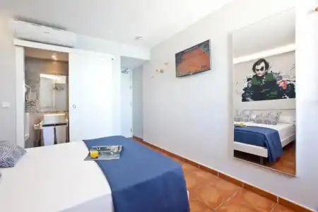Ryans La Marina - 88