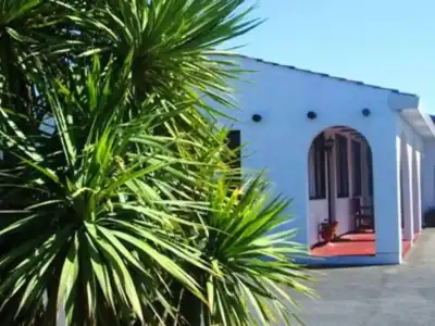Hacienda Motel - 11