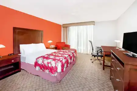 Ramada Lansing and Conference Center - 44