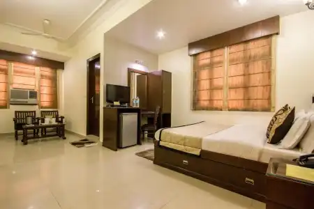 CAPITAL O74390 Grand Park Inn - 2
