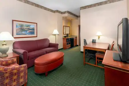 Embassy Suites Lincoln - 2