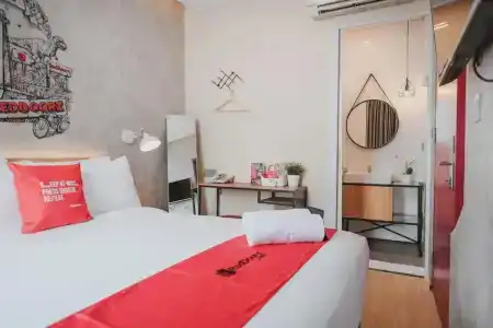 RedDoorz Plus @ Thamrin - 66