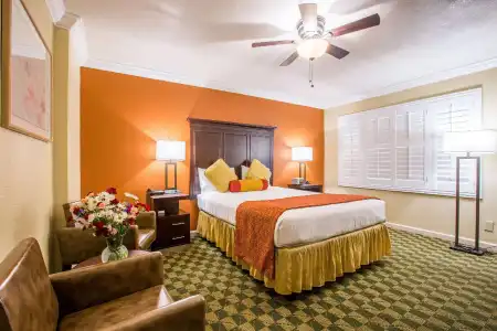 Clarion Collection Wilkie's Inn Pacific Grove - Monterey - 36