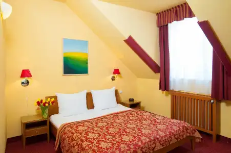 Cloister Inn - 6