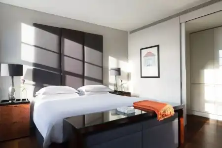 Grosvenor House Suites - 5
