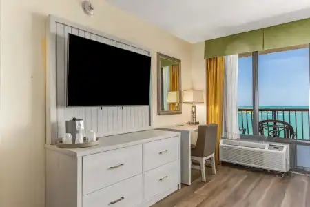 Holiday Inn & Suites Clearwater Beach by IHG - 73