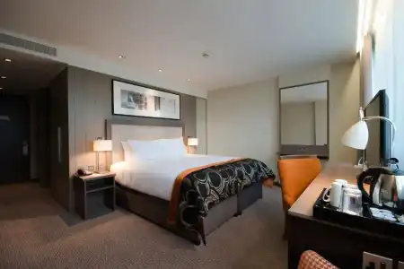 Clayton Chiswick - 29