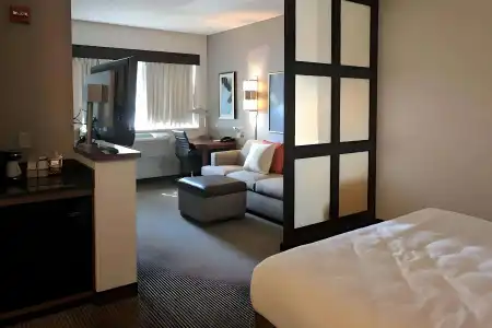 Comfort Suites Milwaukee West - 2