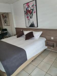Larnaca Bay Suites - 91
