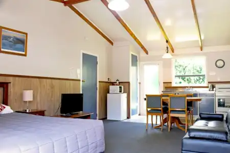 Fairy Springs Motel - 6