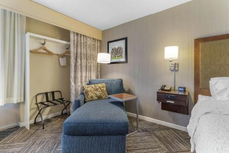 Hampton Inn Green Bay Downtown - 35