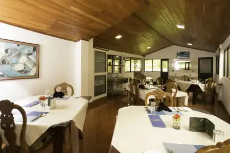 Camellia Lake Resort - 20
