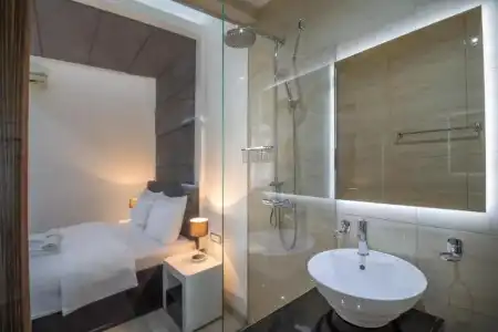 Central Park Residence Guest House - 36