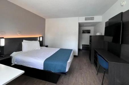 Motel 6 Bakersfield, CA - South - 80