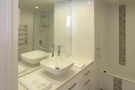 Surfers Century Oceanside Apartments - 118